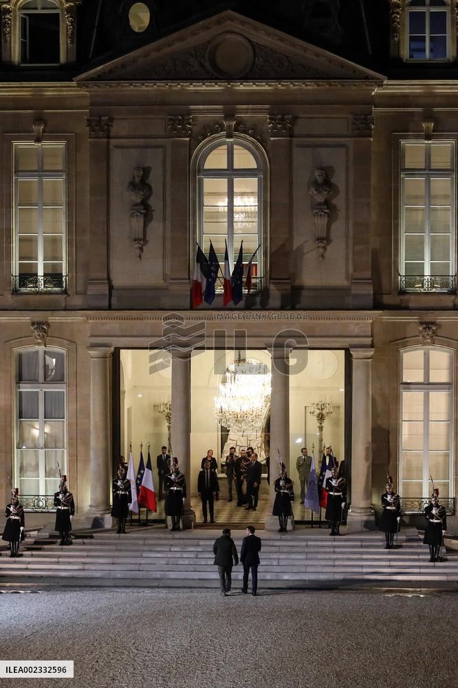 Emmanuel Macron meets with Volodymyr Zelensky - Paris