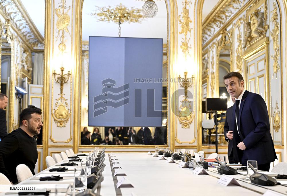 Emmanuel Macron meets with Volodymyr Zelensky - Paris