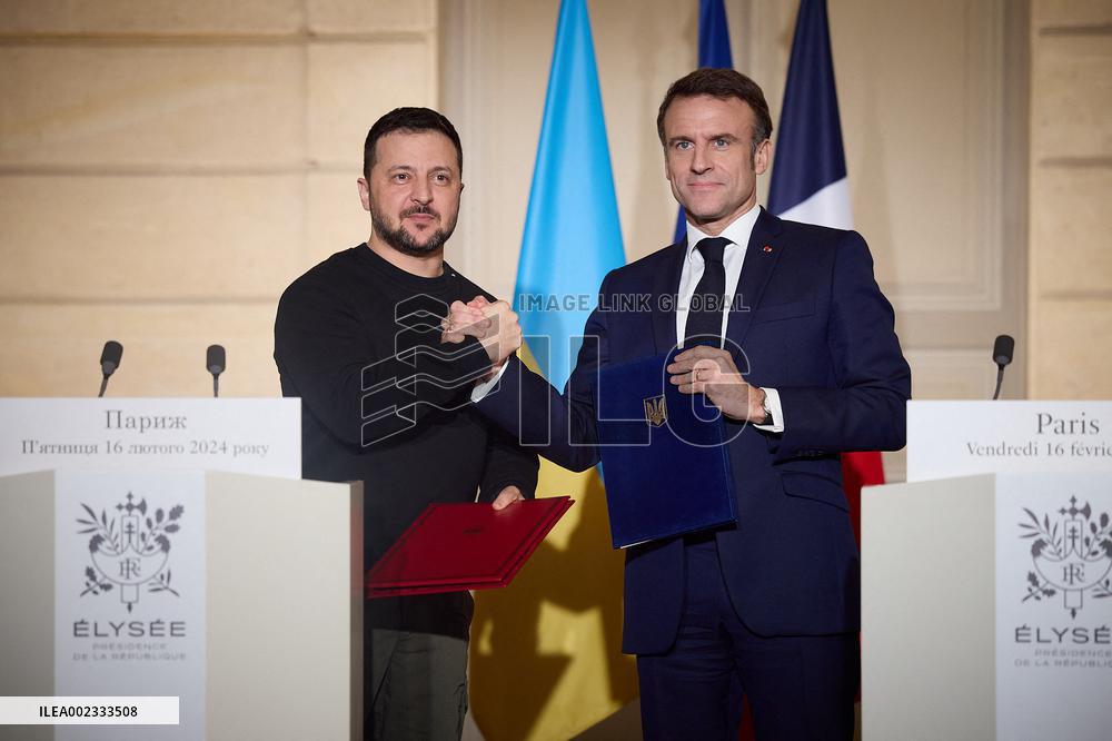 France Signs Security Pact With Ukraine - Paris