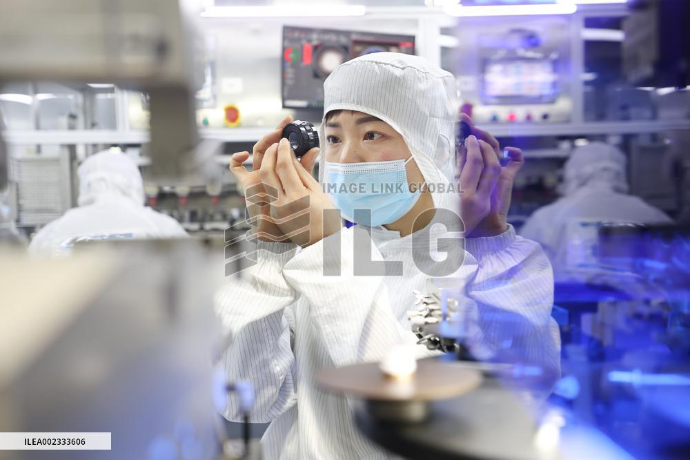 Workers Make Contact Lenses