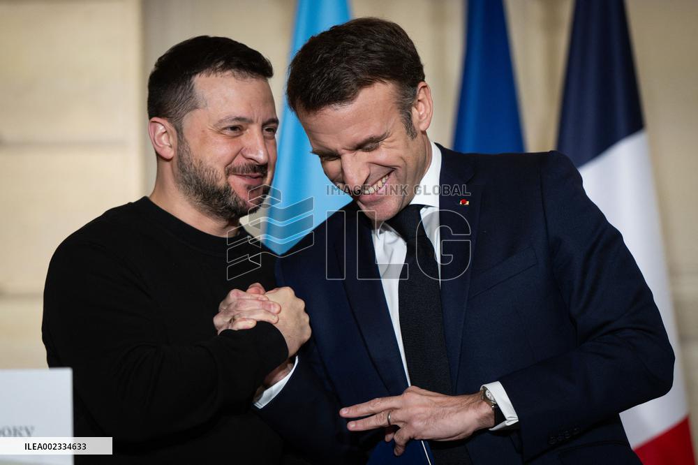 Emmanuel Macron And Volodymyr Zelensky Press Conference - Paris