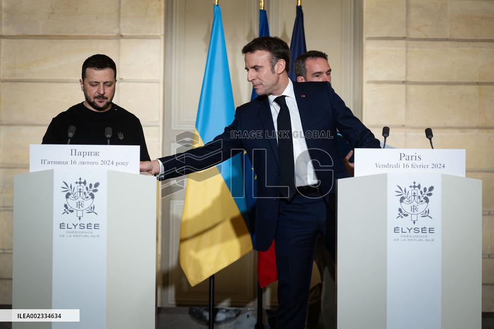 Emmanuel Macron And Volodymyr Zelensky Press Conference - Paris