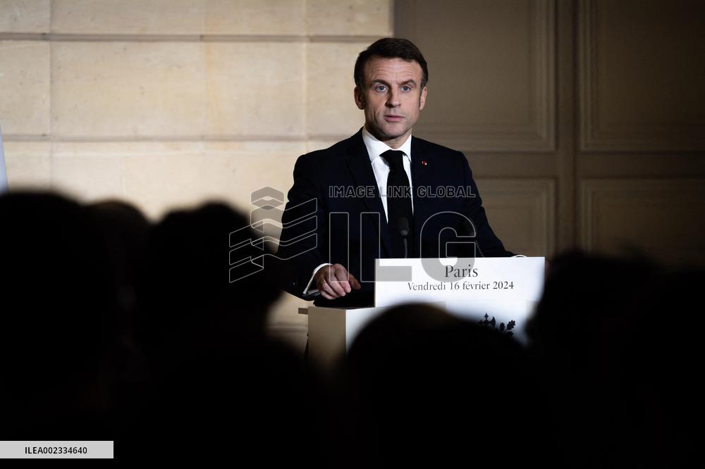 Emmanuel Macron And Volodymyr Zelensky Press Conference - Paris