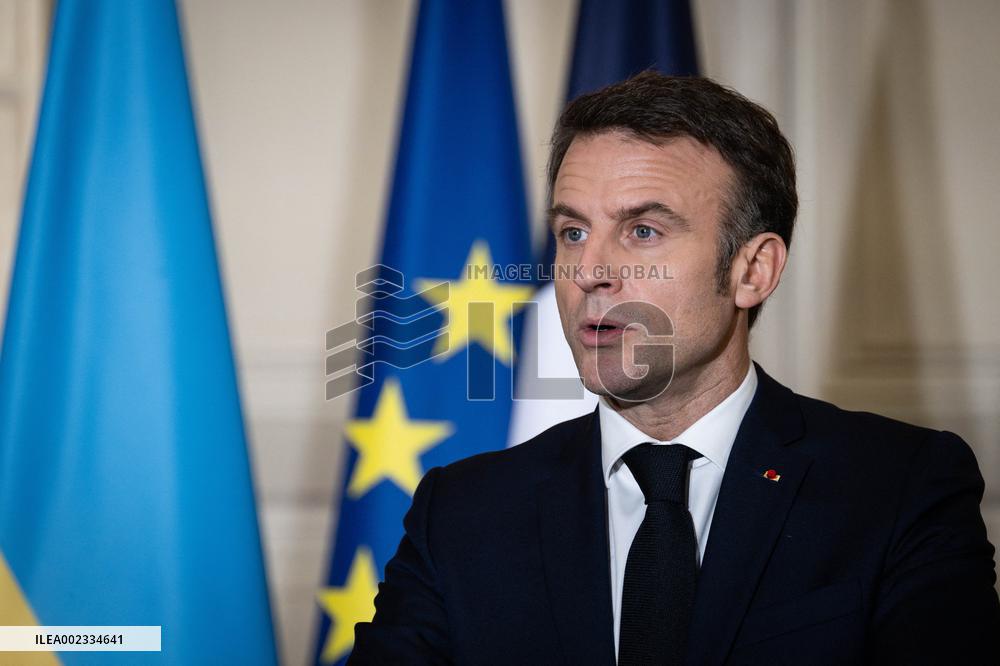 Emmanuel Macron And Volodymyr Zelensky Press Conference - Paris