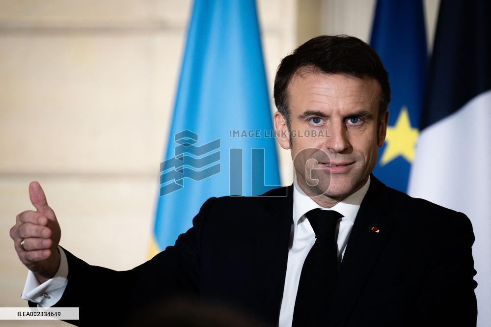 Emmanuel Macron And Volodymyr Zelensky Press Conference - Paris