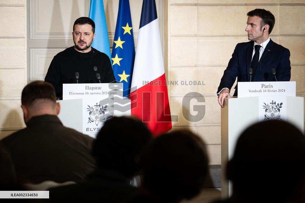 Emmanuel Macron And Volodymyr Zelensky Press Conference - Paris