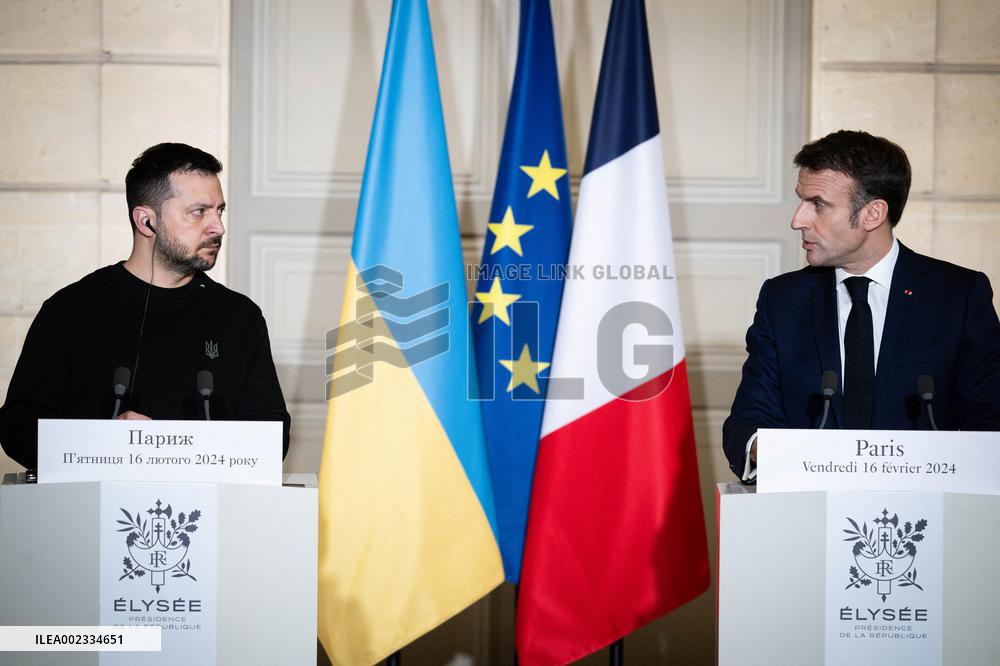 Emmanuel Macron And Volodymyr Zelensky Press Conference - Paris