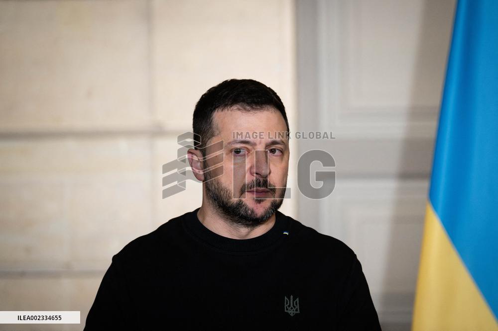 Emmanuel Macron And Volodymyr Zelensky Press Conference - Paris