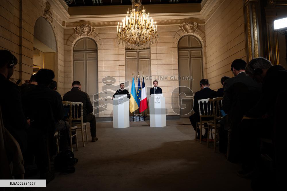 Emmanuel Macron And Volodymyr Zelensky Press Conference - Paris