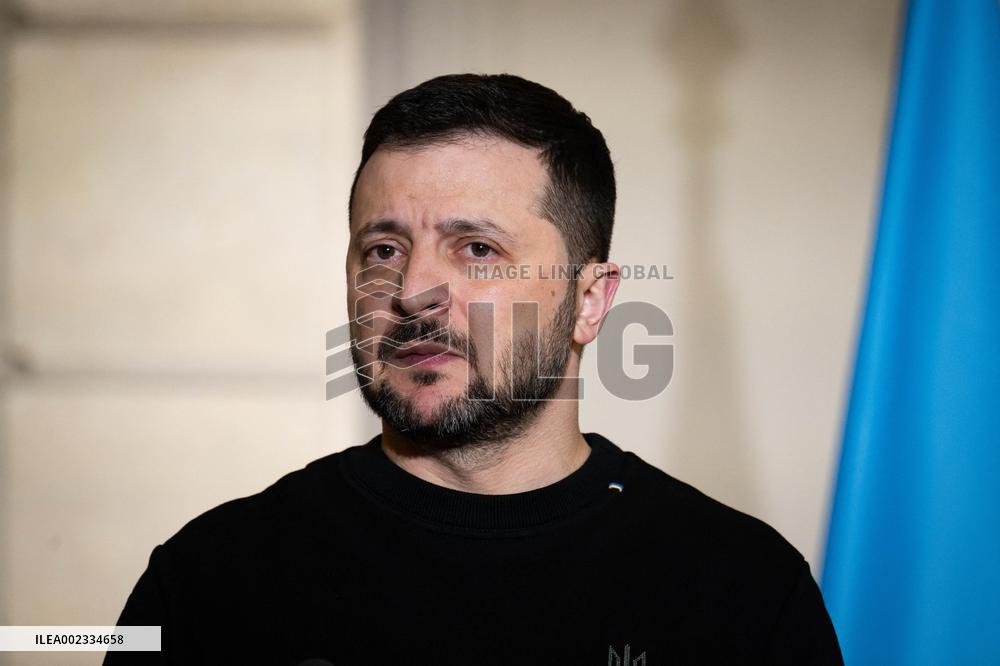 Emmanuel Macron And Volodymyr Zelensky Press Conference - Paris