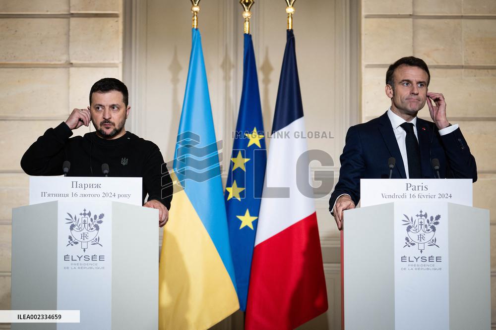 Emmanuel Macron And Volodymyr Zelensky Press Conference - Paris
