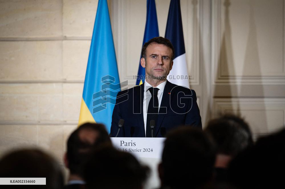 Emmanuel Macron And Volodymyr Zelensky Press Conference - Paris