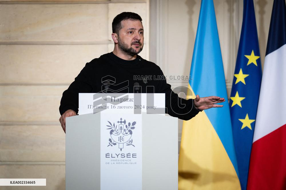 Emmanuel Macron And Volodymyr Zelensky Press Conference - Paris