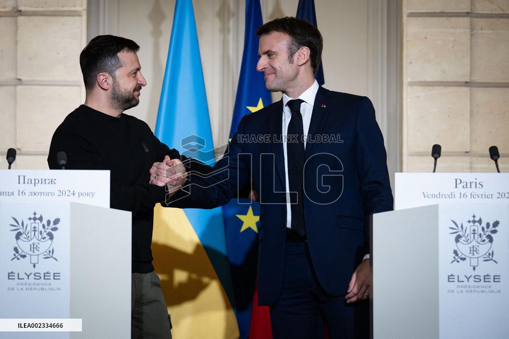 Emmanuel Macron And Volodymyr Zelensky Press Conference - Paris
