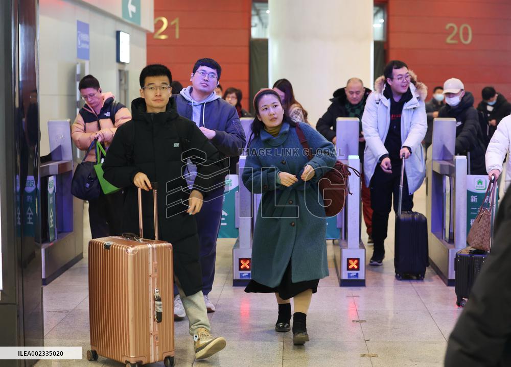CHINA-SPRING FESTIVAL TRAVEL RUSH-PASSENGER TRIPS (CN)