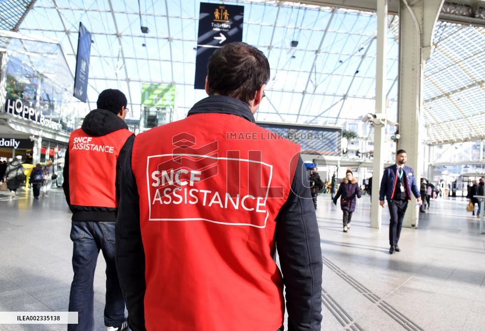 SNCF Controllers Social Movement At Gare De Lyon - Paris
