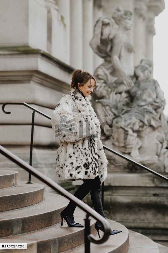 PFW - Schiaparelli Street Style