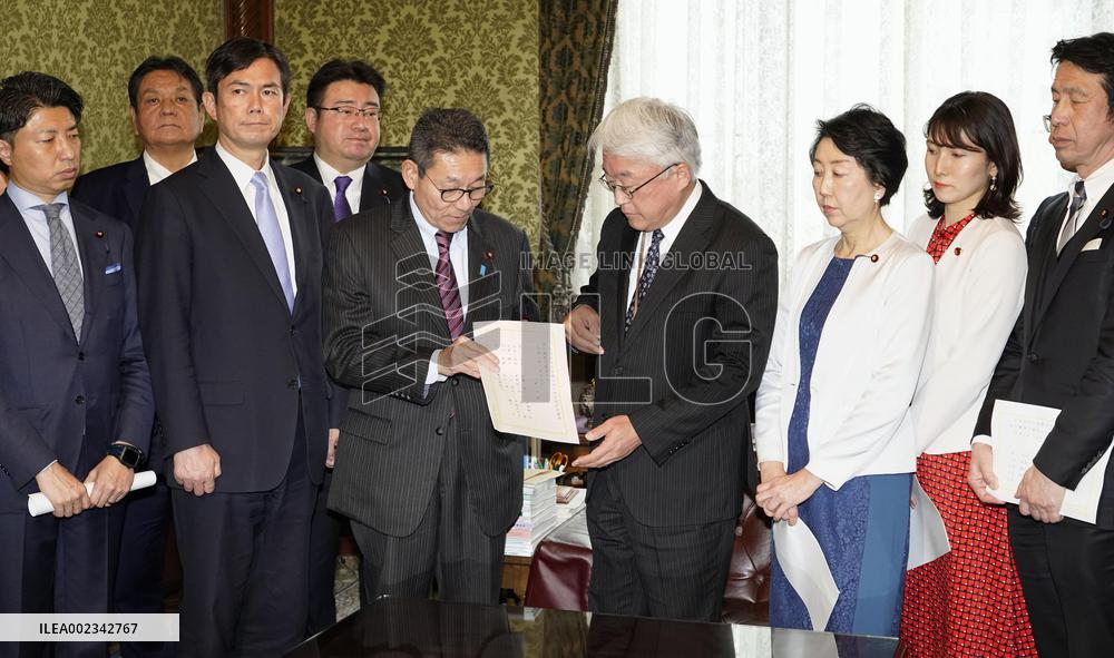 No-confidence motion against Japan education minister Moriyama