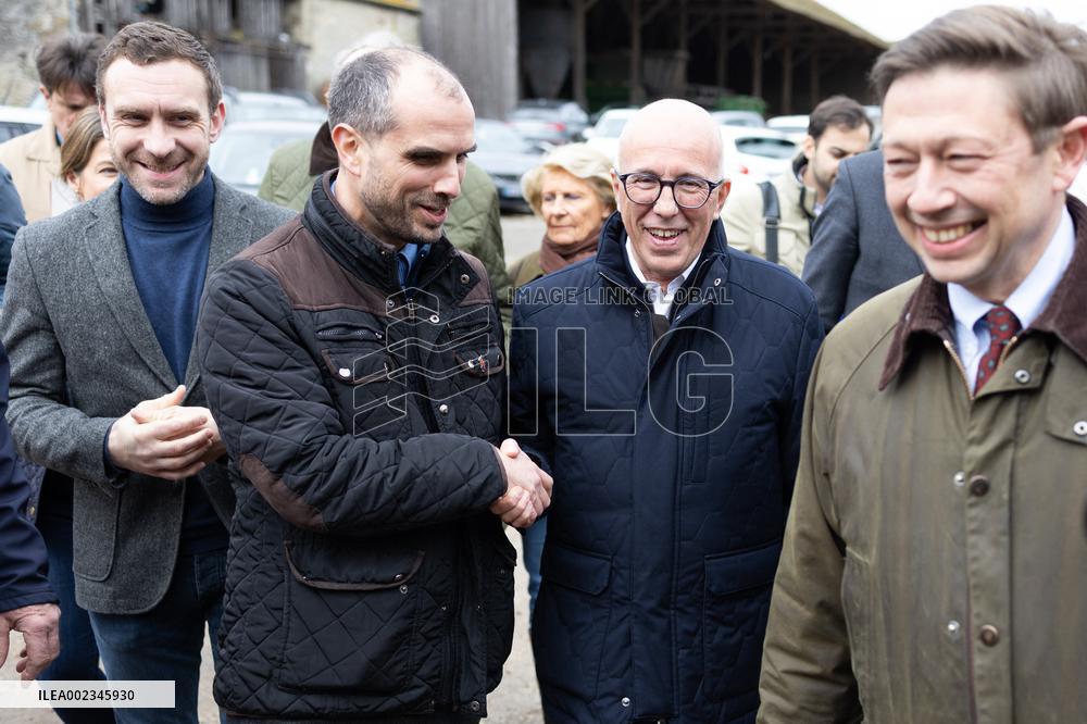 Les Republicains members visit a farm - Echouboulains