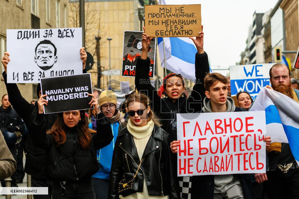 Navalny’s Mourners Gather Outside Russian Embassy - Berlin