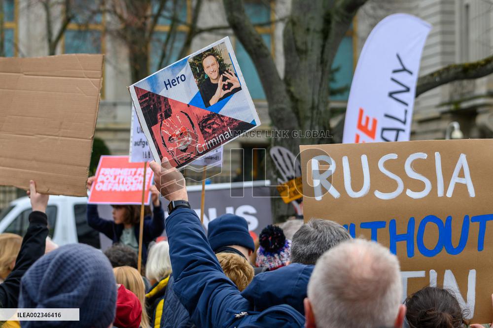 Navalny’s Mourners Gather Outside Russian Embassy - Berlin