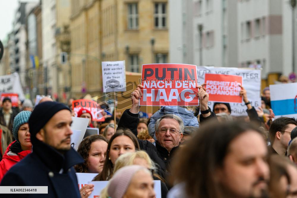 Navalny’s Mourners Gather Outside Russian Embassy - Berlin