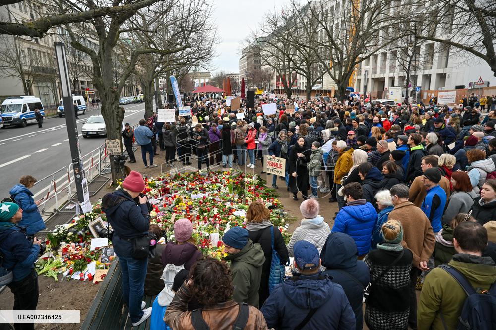 Navalny’s Mourners Gather Outside Russian Embassy - Berlin