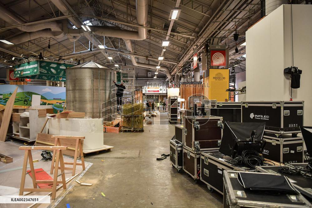 Preparations Underway For The Agriculture Fair - Paris