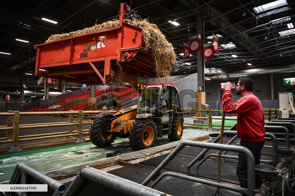 Preparations Underway For The Agriculture Fair - Paris