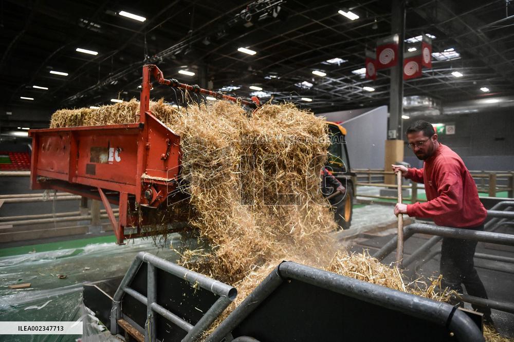 Preparations Underway For The Agriculture Fair - Paris