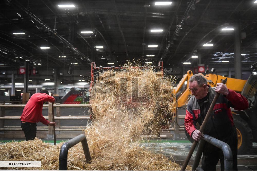 Preparations Underway For The Agriculture Fair - Paris