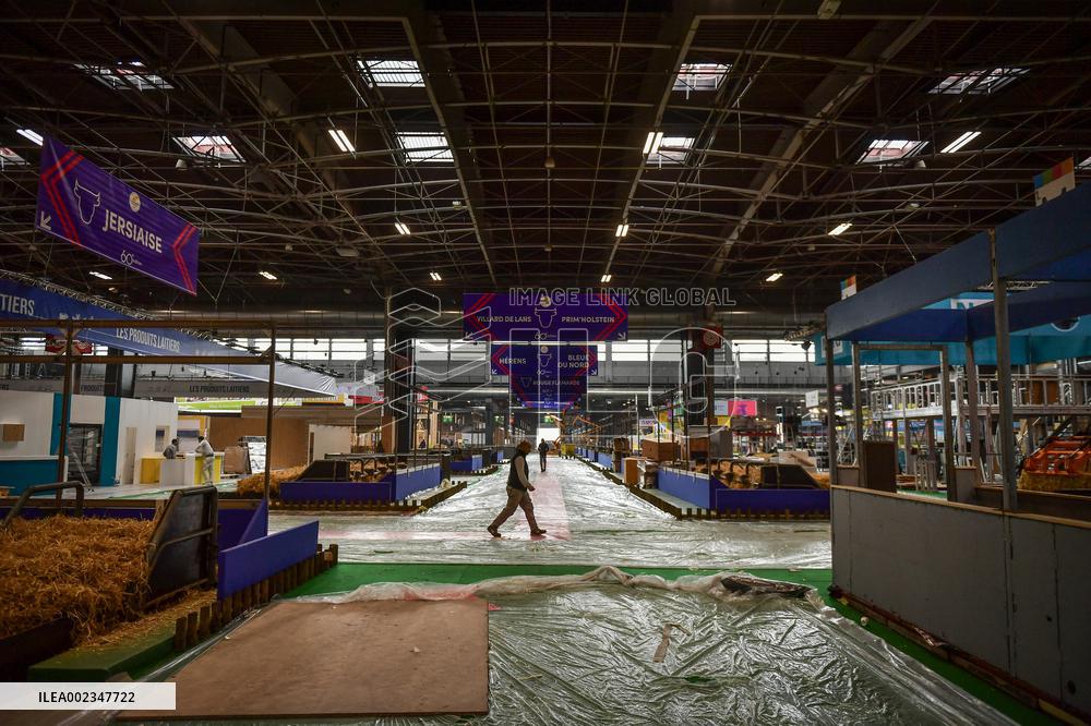 Preparations Underway For The Agriculture Fair - Paris