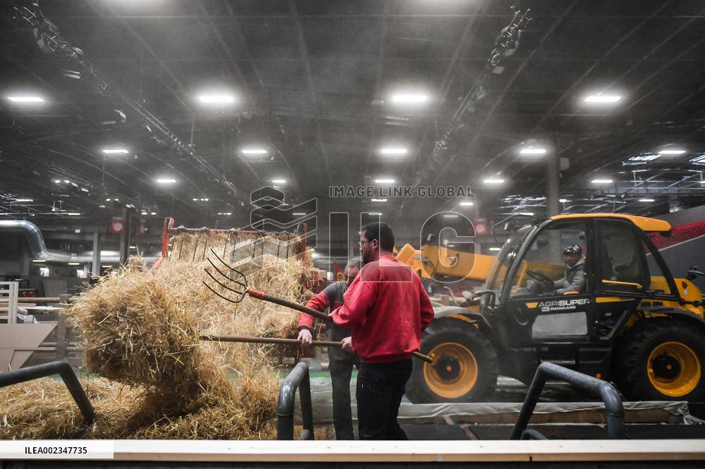 Preparations Underway For The Agriculture Fair - Paris