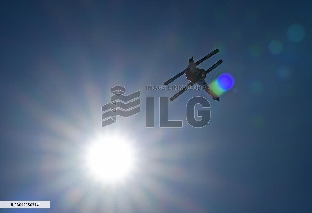 (SP)CHINA-INNER MONGOLIA-HULUN BUIR-14TH NATIONAL WINTER GAMES-FREESTYLE SKIING-WOMEN'S AERIALS (CN)