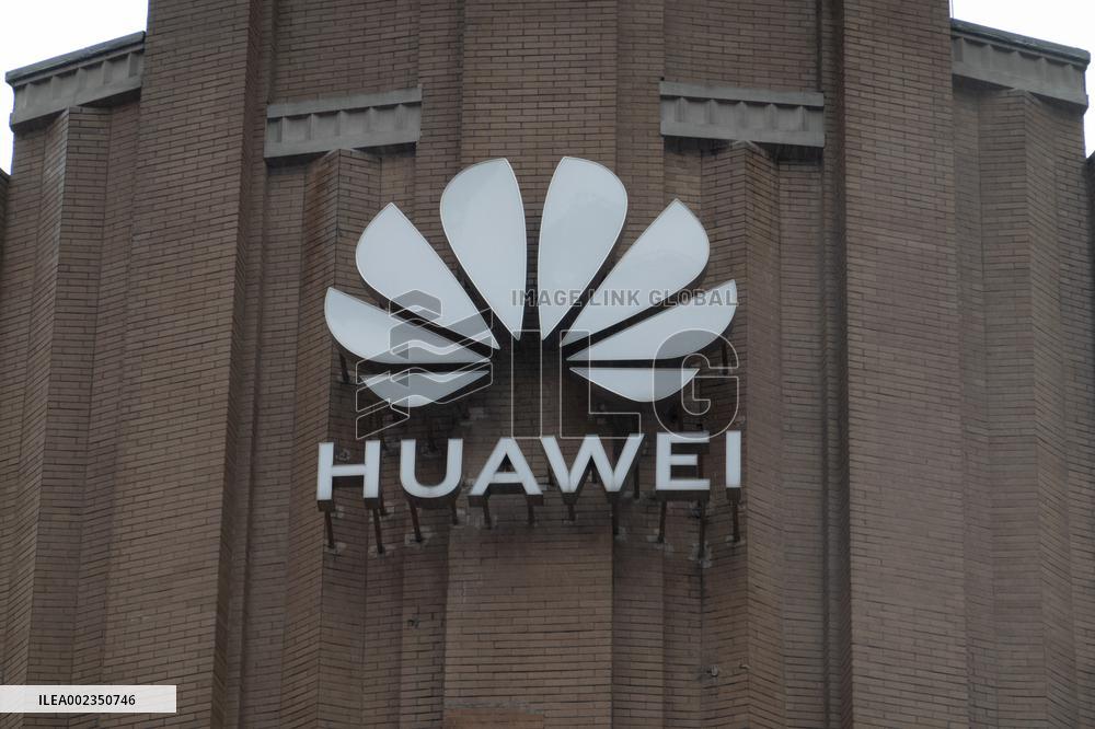 Huawei Store in Shanghai