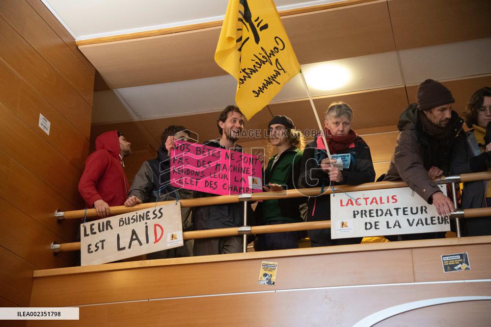 Farmers Invade The Hall At Lactalis Headquarters - Laval