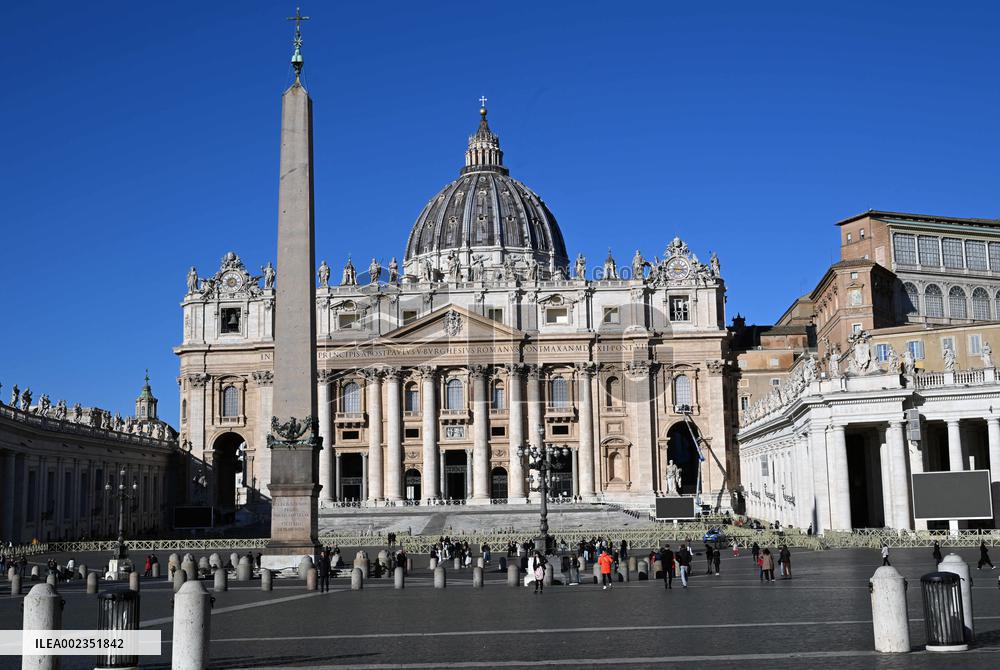 Restoration Work On The Baldachin Of St Peter's Basilica - Vatican