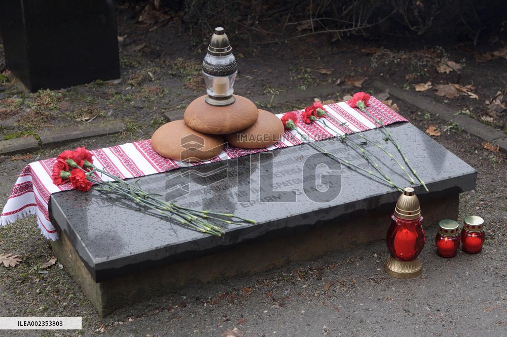 Memory of Olena Teliha honored in Babyn Yar