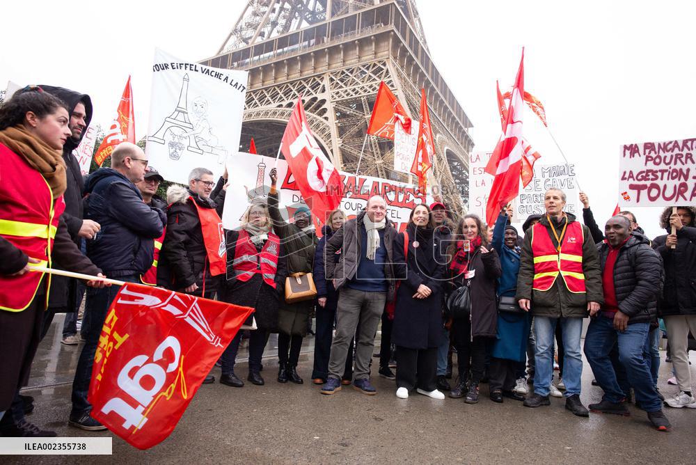 4th Day Of Strike At The Eiffel Tower - Paris