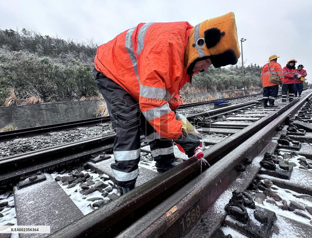 Beijing-Kowloon Railway Antifreezing Operation