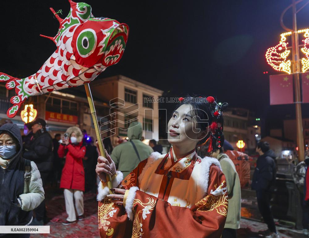 CHINA-ANHUI-SHEXIAN COUNTY-LANTERN FESTIVAL-FISH-SHAPED LANTERN (CN)
