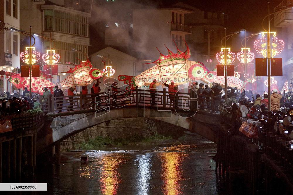 CHINA-ANHUI-SHEXIAN COUNTY-LANTERN FESTIVAL-FISH-SHAPED LANTERN (CN)