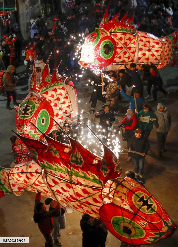 CHINA-ANHUI-SHEXIAN COUNTY-LANTERN FESTIVAL-FISH-SHAPED LANTERN (CN)