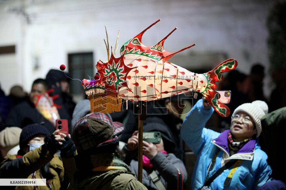 CHINA-ANHUI-SHEXIAN COUNTY-LANTERN FESTIVAL-FISH-SHAPED LANTERN (CN)