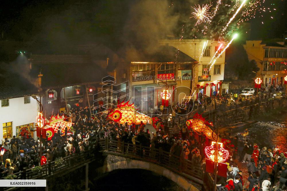 CHINA-ANHUI-SHEXIAN COUNTY-LANTERN FESTIVAL-FISH-SHAPED LANTERN (CN)