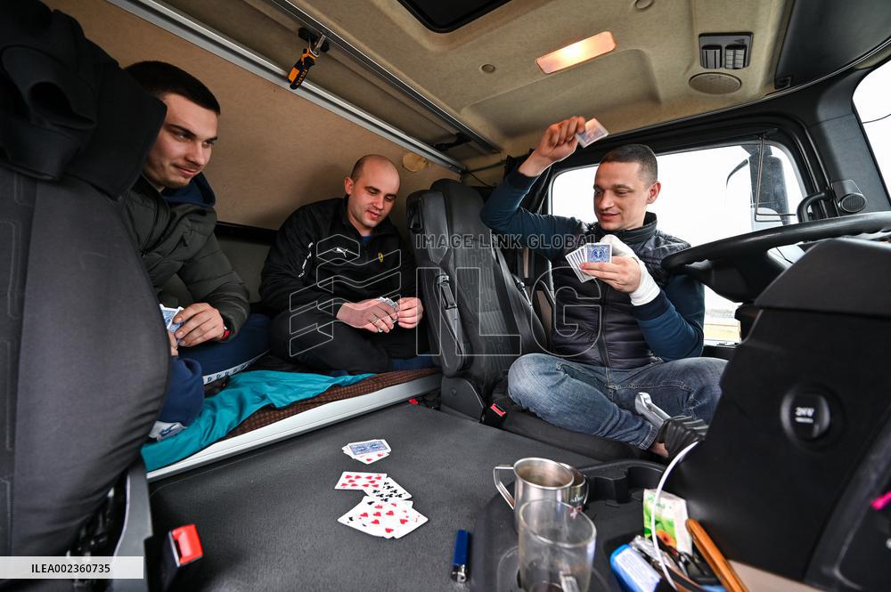 Ukrainian trucks blocked at Ukraine-Poland border