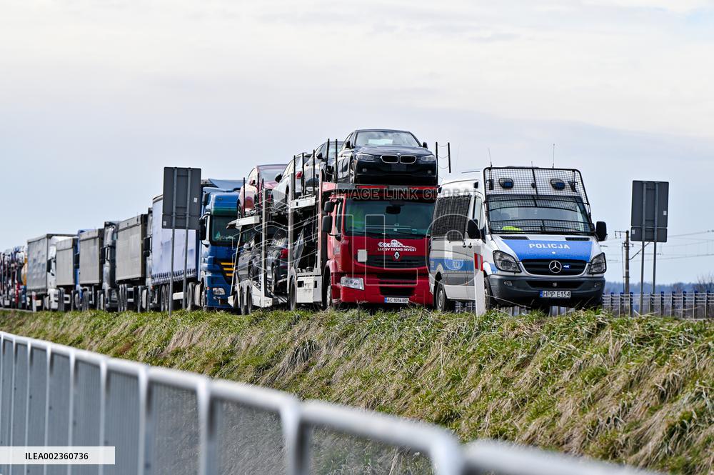 Ukrainian trucks blocked at Ukraine-Poland border