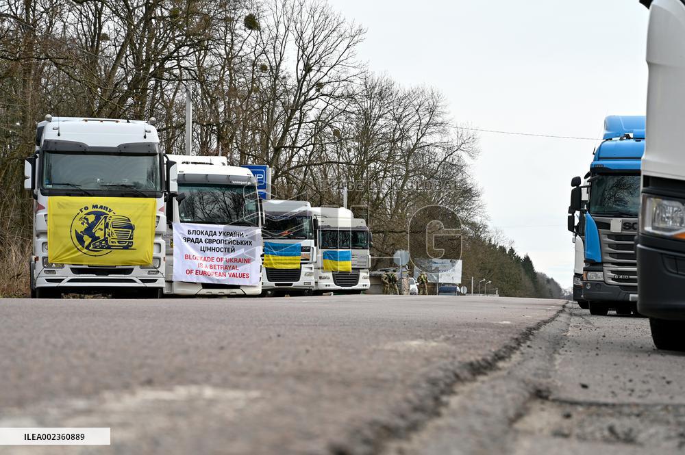 transport, border, blockade, Ukraine, Poland, Ukraine-Poland border, truck, Lviv region, Shehyni, border crossing, checkpoint, p