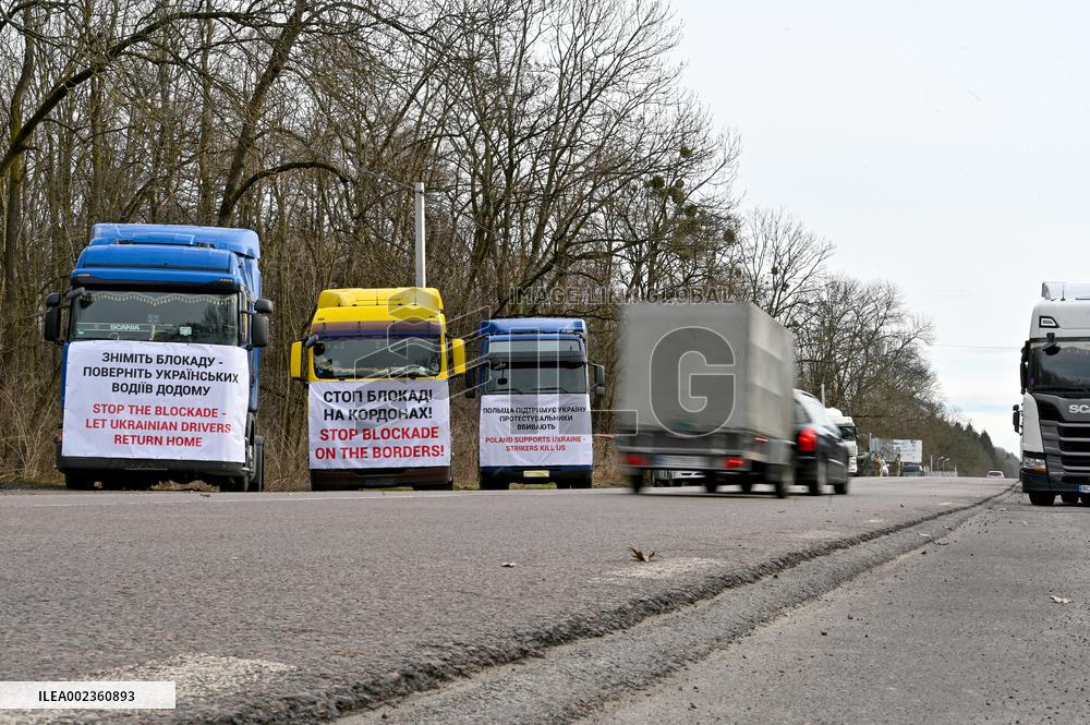 transport, border, blockade, Ukraine, Poland, Ukraine-Poland border, truck, Lviv region, Shehyni, border crossing, checkpoint, p