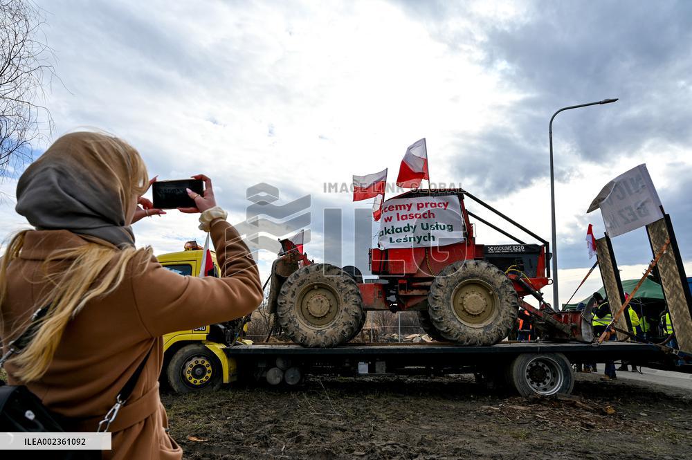 Polish protesters at Shehyni-Medyka border crossing